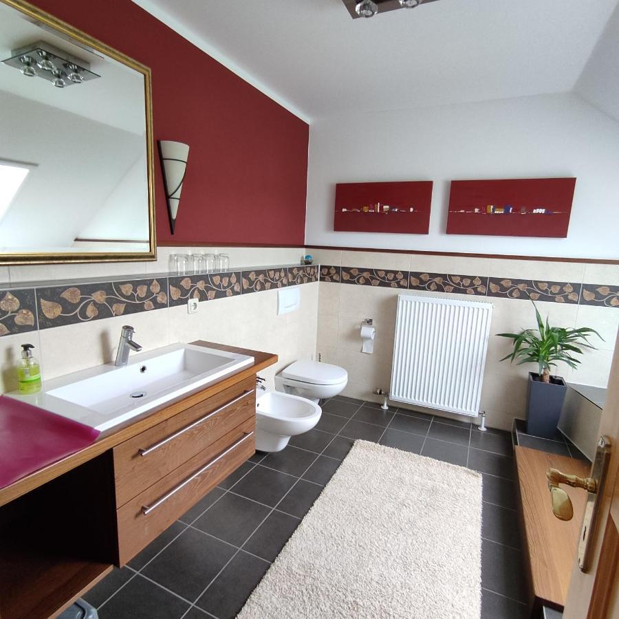 Ferienwohnung Adelhardt Eckersdorf المظهر الخارجي الصورة